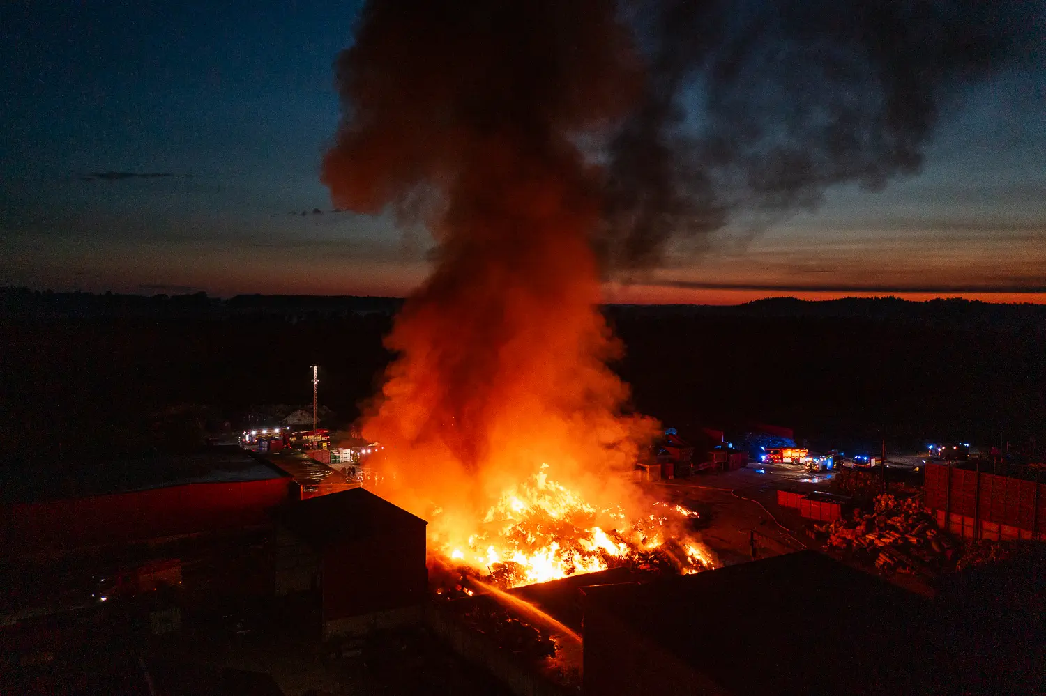 Brand på återvinningscentral i Vaggeryd