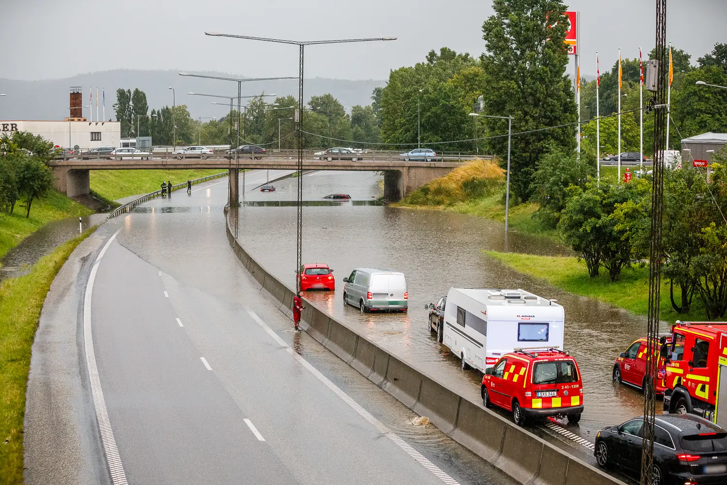 Översvämning på E4 vid Österängen i Jönköping efter regnoväder