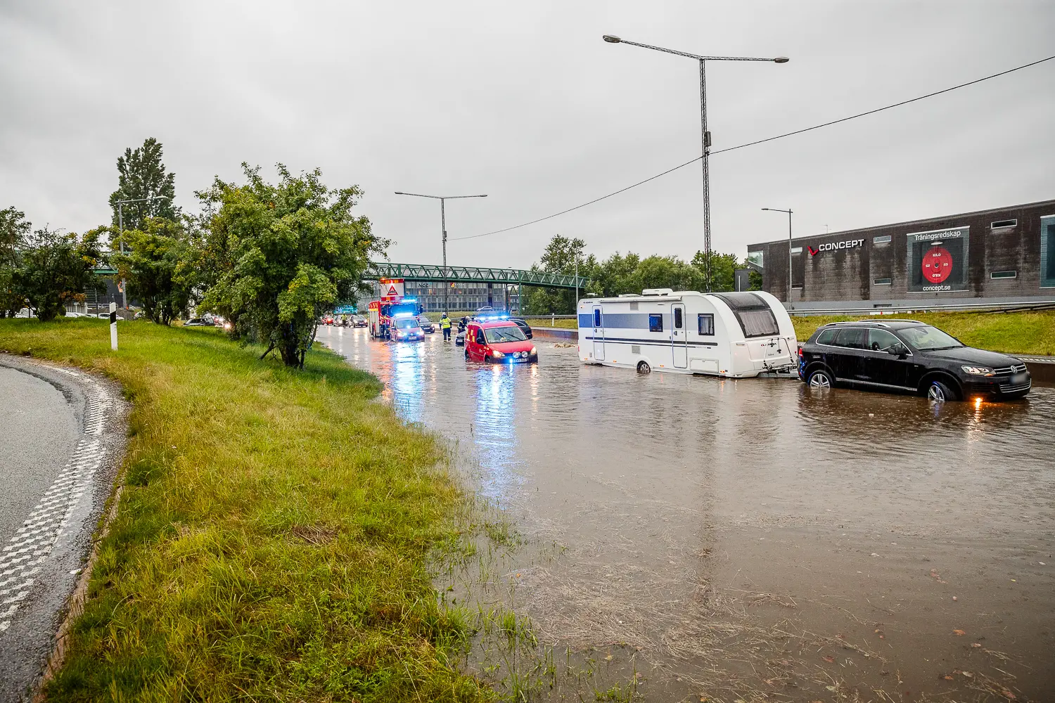 Översvämning på E4 vid Österängen i Jönköping efter regnoväder