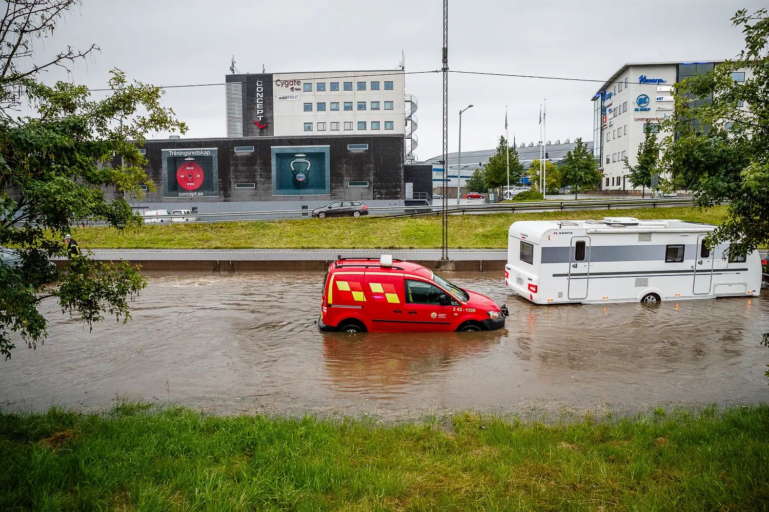 Översvämning på E4 vid Österängen i Jönköping efter regnoväder