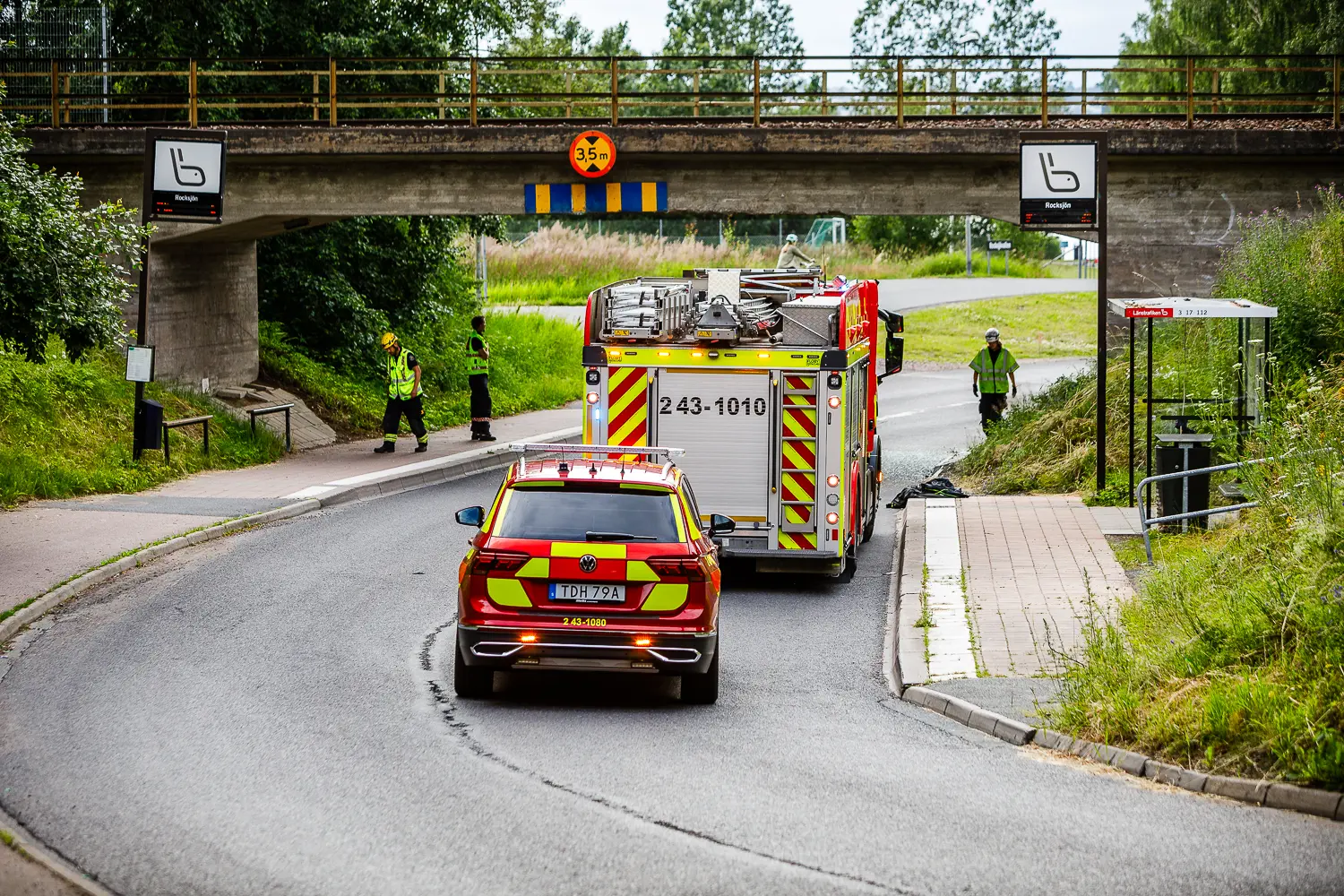 En lastbil kolliderade med viadukt på Rekrytvägen i Jönköping