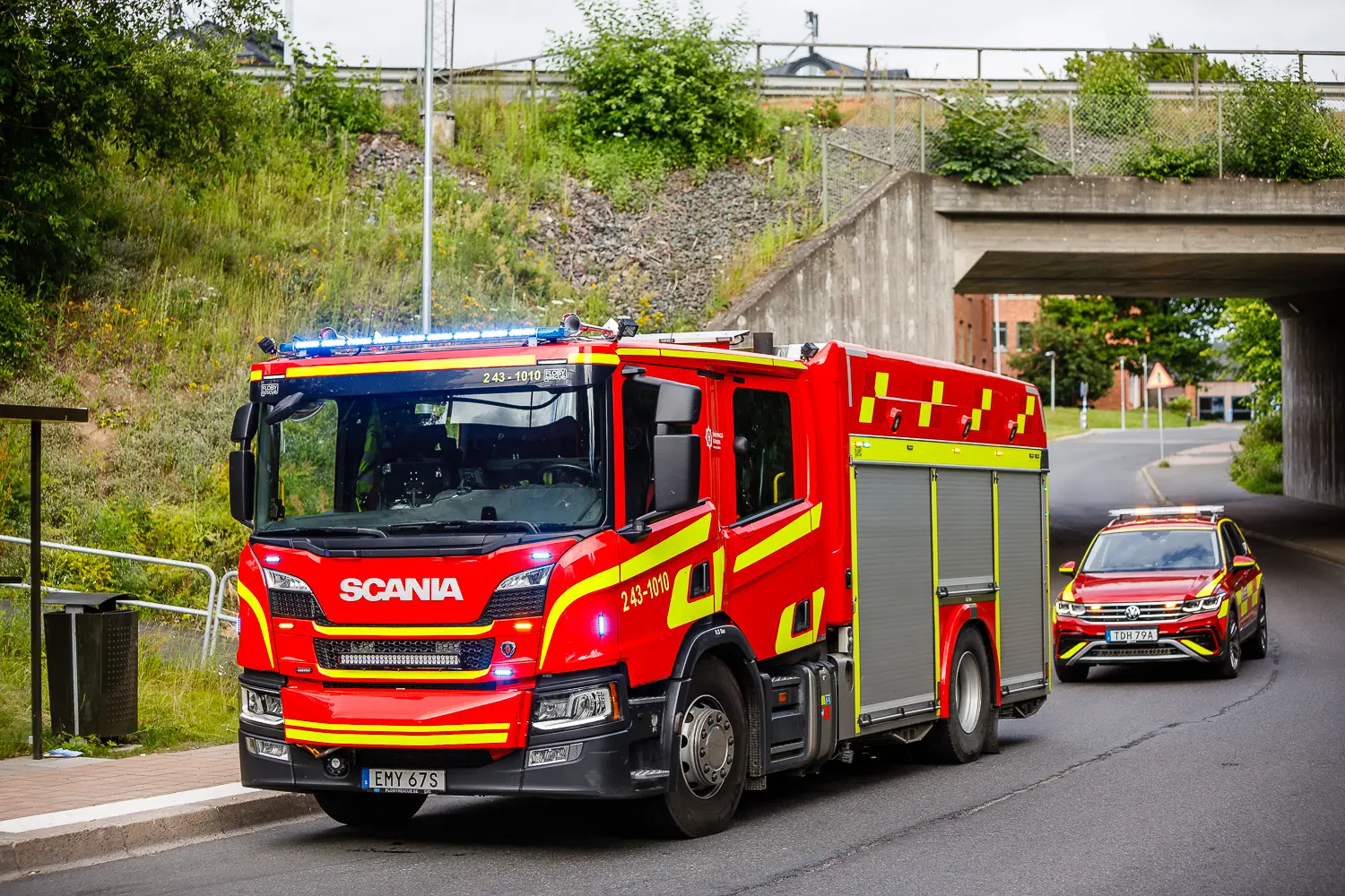 En lastbil kolliderade med viadukt på Rekrytvägen i Jönköping