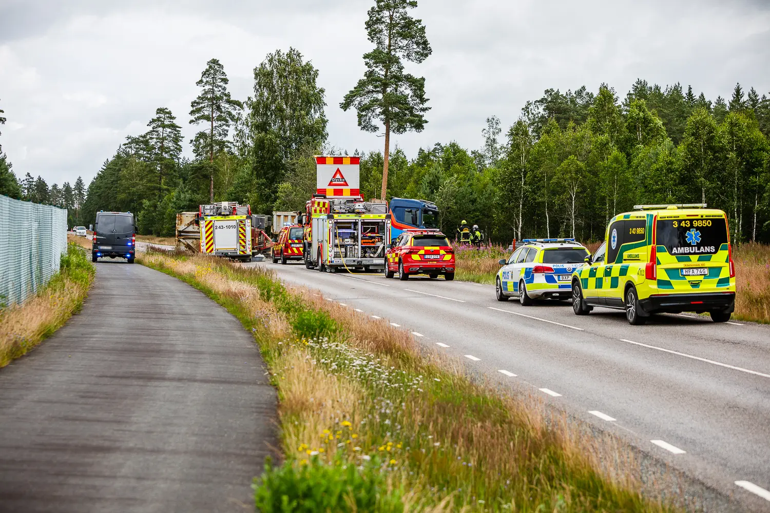 Allvarlig trafikolycka mellan lastbil och personbil i Vaggeryd