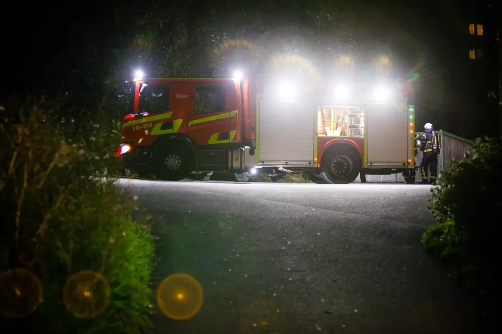 Räddningstjänsten på brand i barnvagn