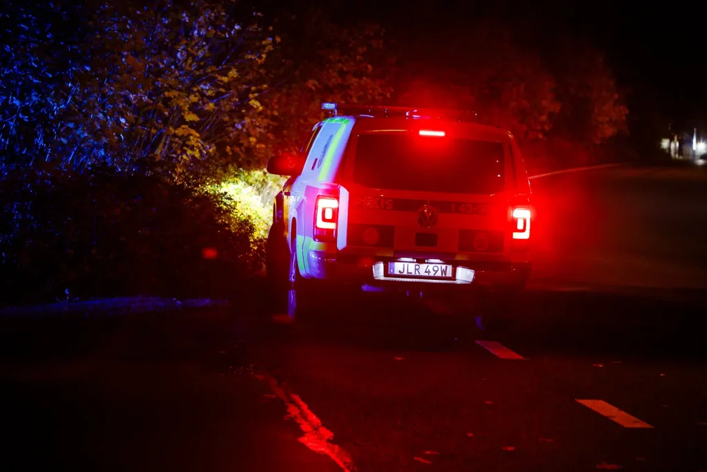 Polis på Öxnehaga efter skottlossning.