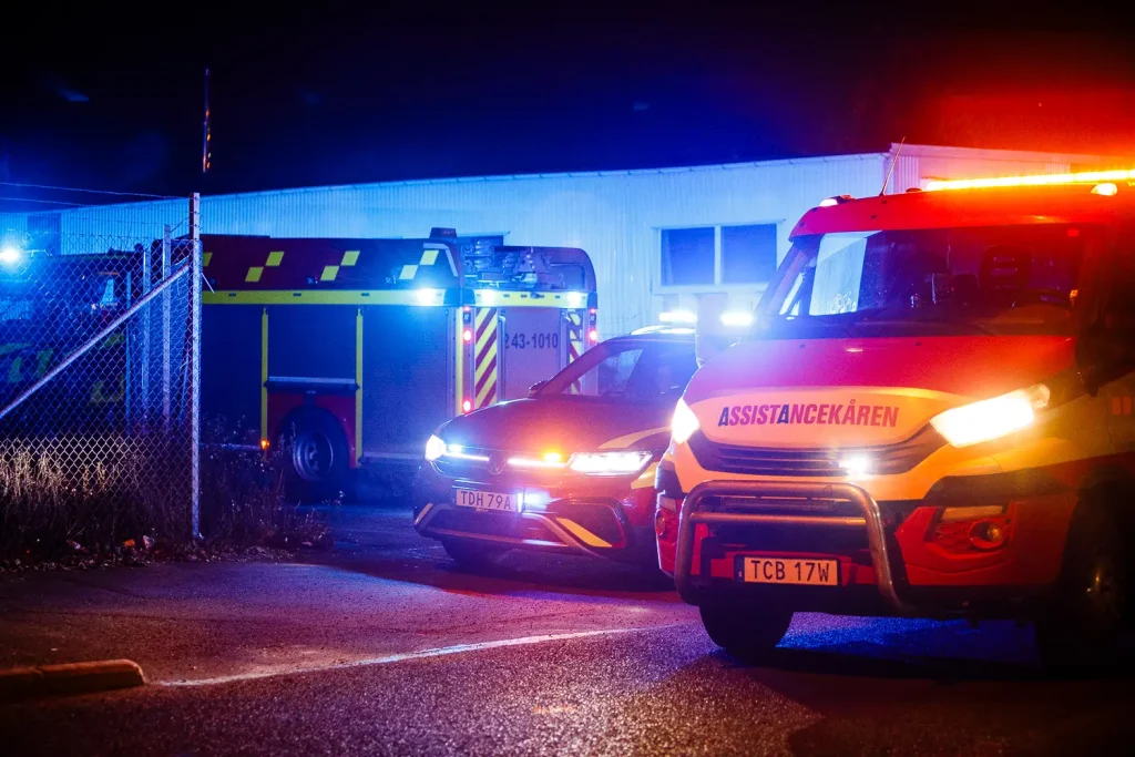 Trafikolycka Jönköping, bil kraschade in i byggnad
