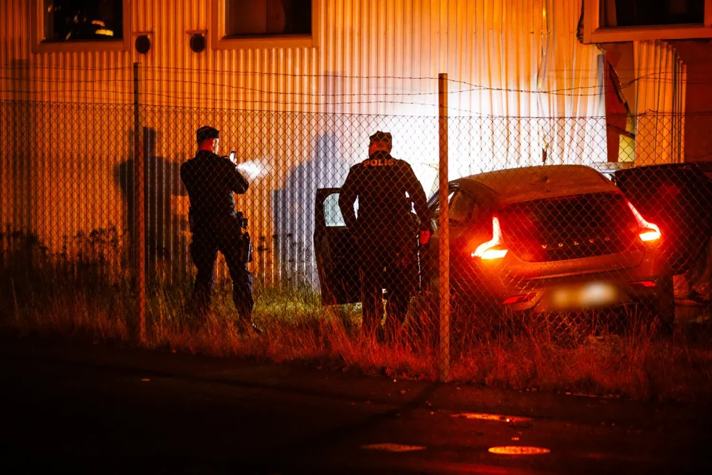 Trafikolycka Jönköping, bil kraschade in i byggnad