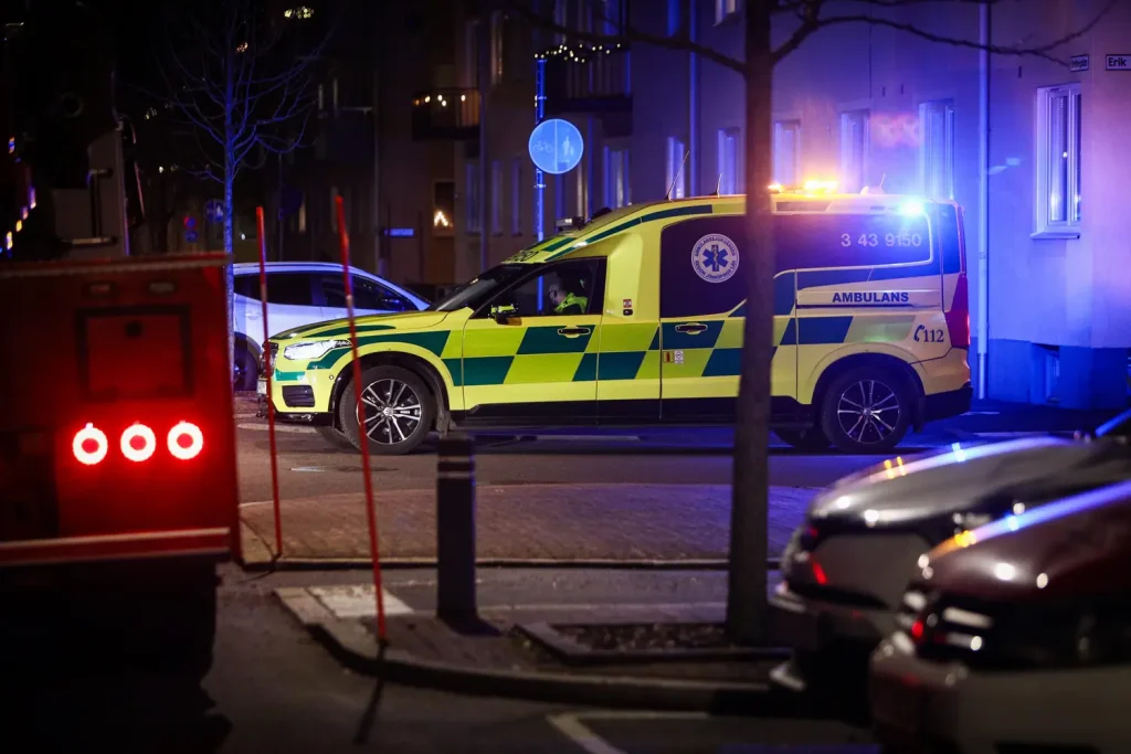 Ambulans utryckning rökutveckling. Rökutveckling i lägenhet på Erik Dahlbergsgatan