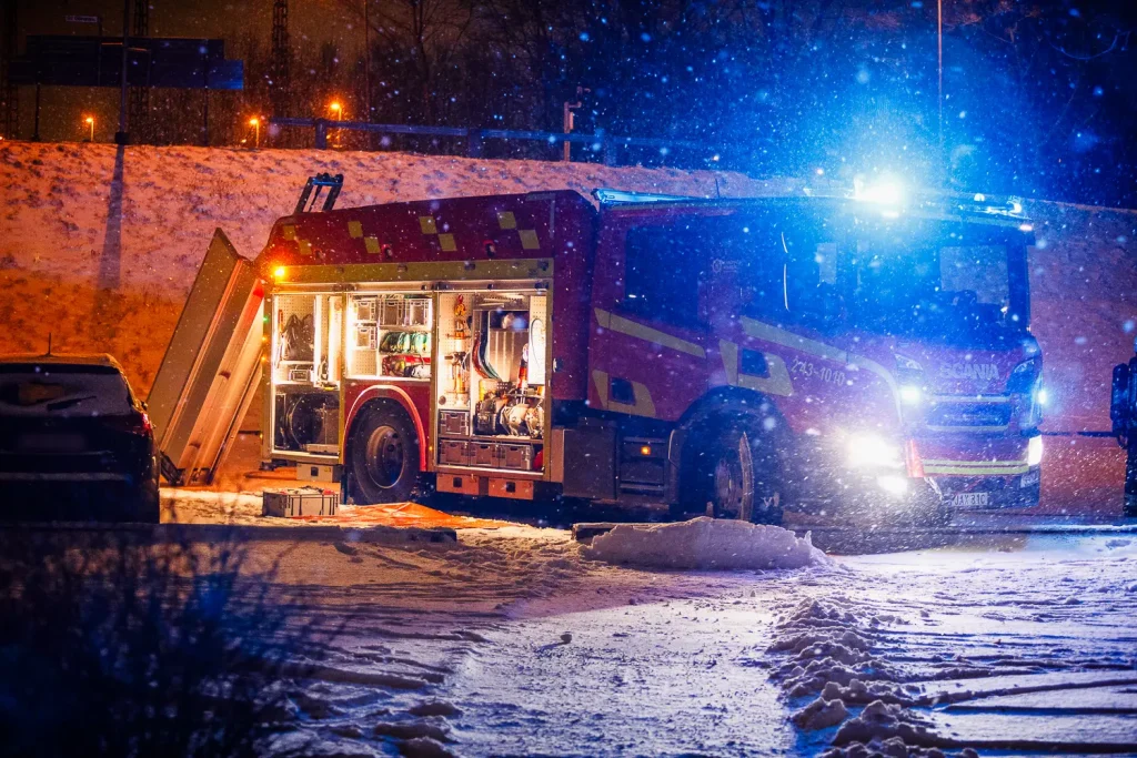 Räddningstjänst på bilbrand