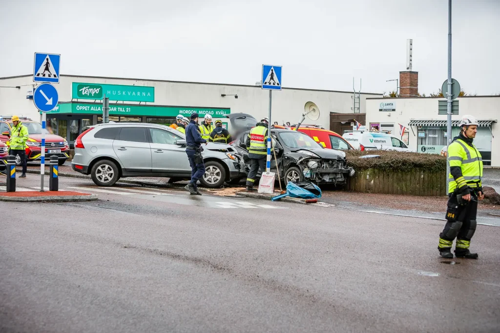 Trafikolycka i Huskvarna, två bilar krockade