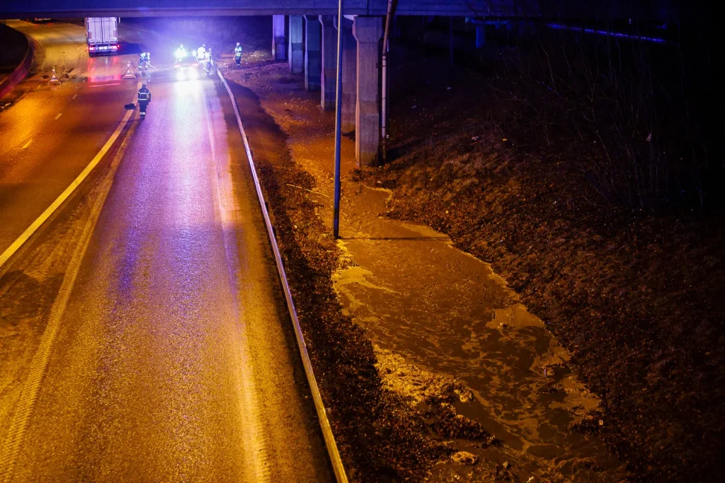 Vattenläcka vid E4 i Jönköping