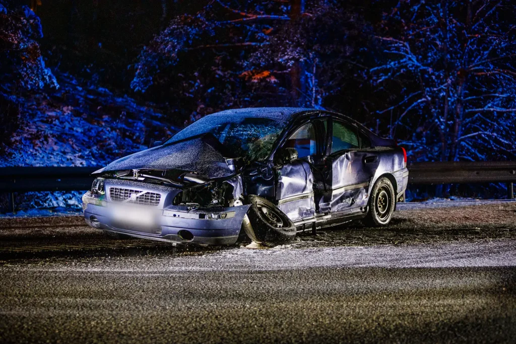 Trafikolycka mellan lastbil och personbil