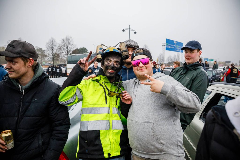 Motorträff på A6 under påskaftonskvällen