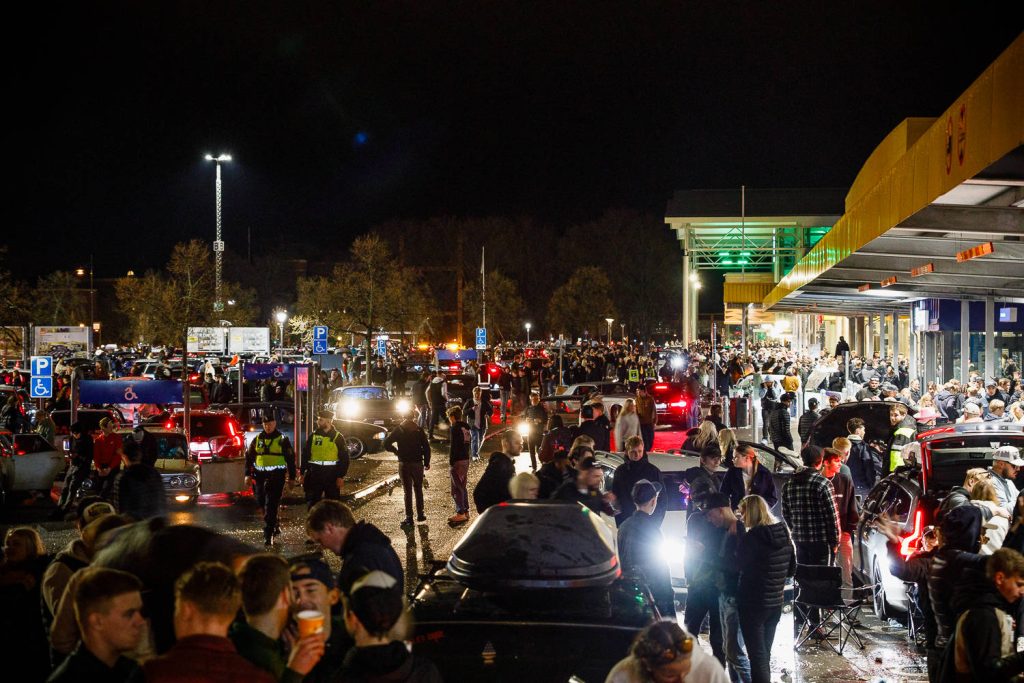 Motorträff på A6 under påskaftonskvällen
