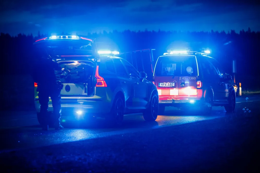 Trafikolycka väster om Lekeryd – lastbil körde i diket