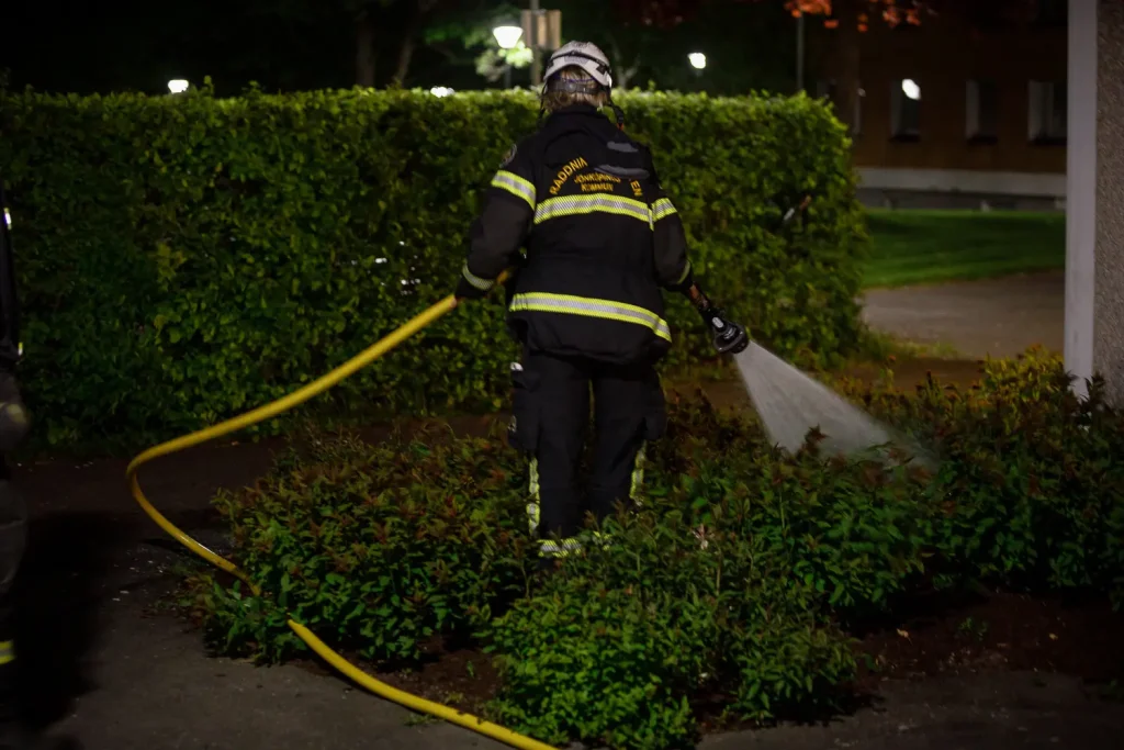 Mindre brand i buskage