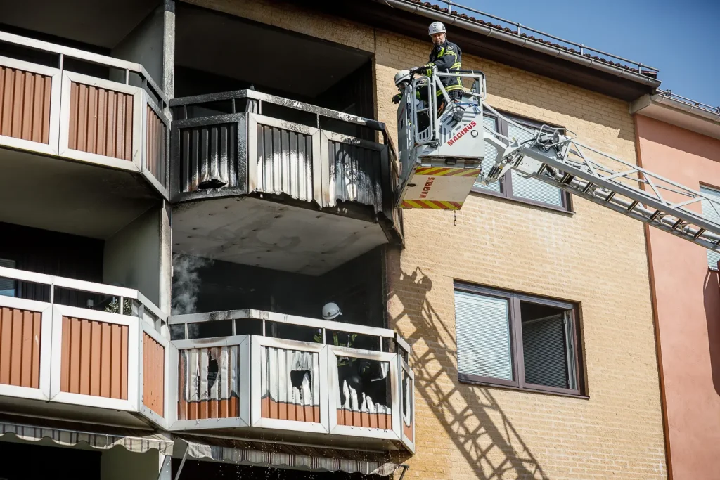 Brand i flerfamiljshus på Torpagatan