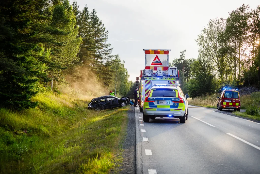 Bil voltade utanför Tenhult