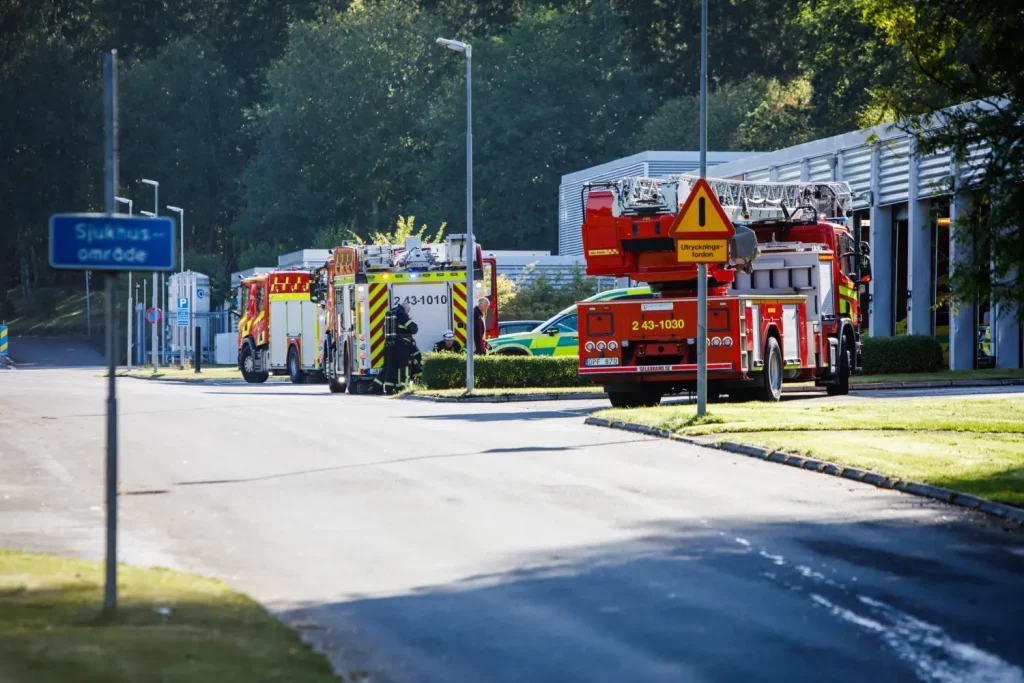 Batteri exploderade – rökutveckling i ambulansgaraget