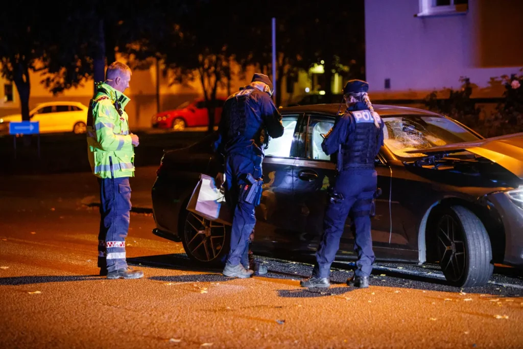 Kraschade in i personbil på Starrgatan