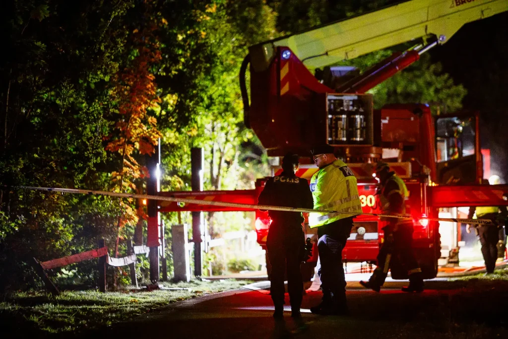 Polisen vid brand i sommarstuga