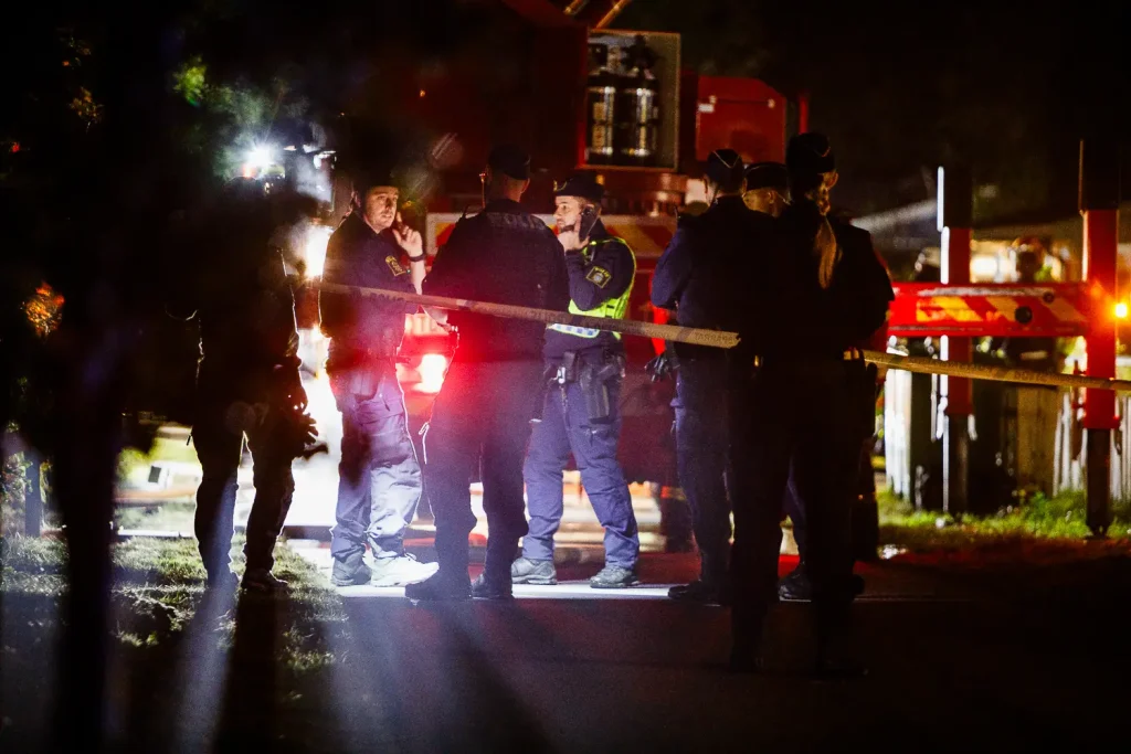 Polisen vid brand i sommarstuga