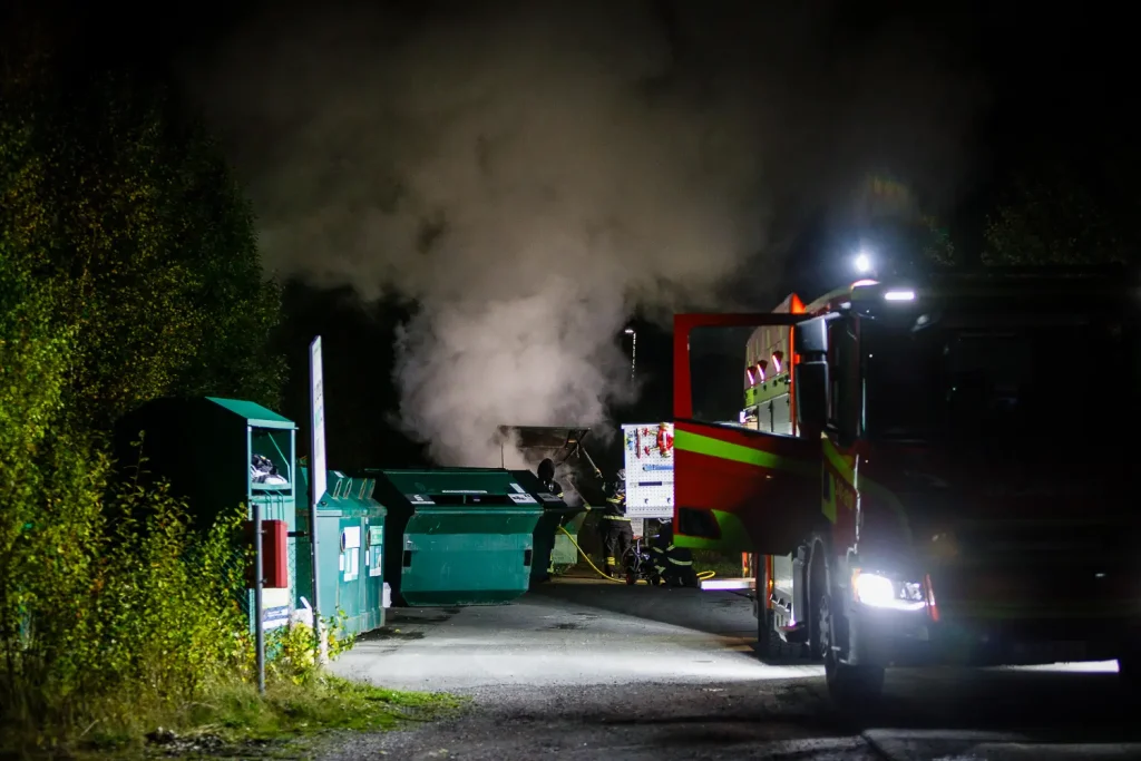 Brand i container vid Samset