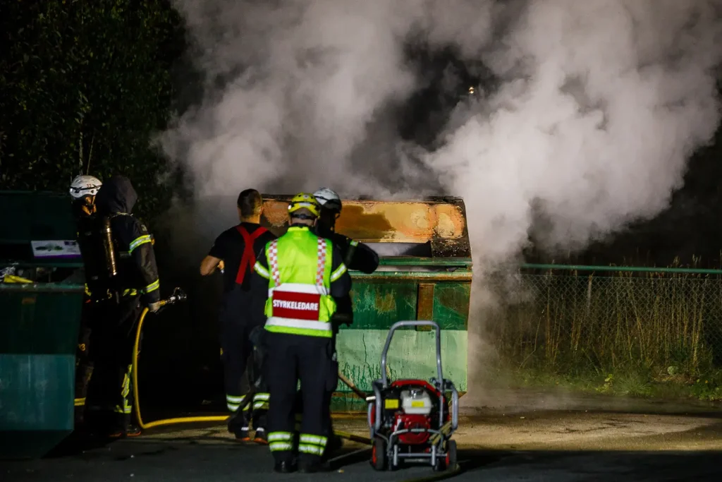 Brand i container vid Samset