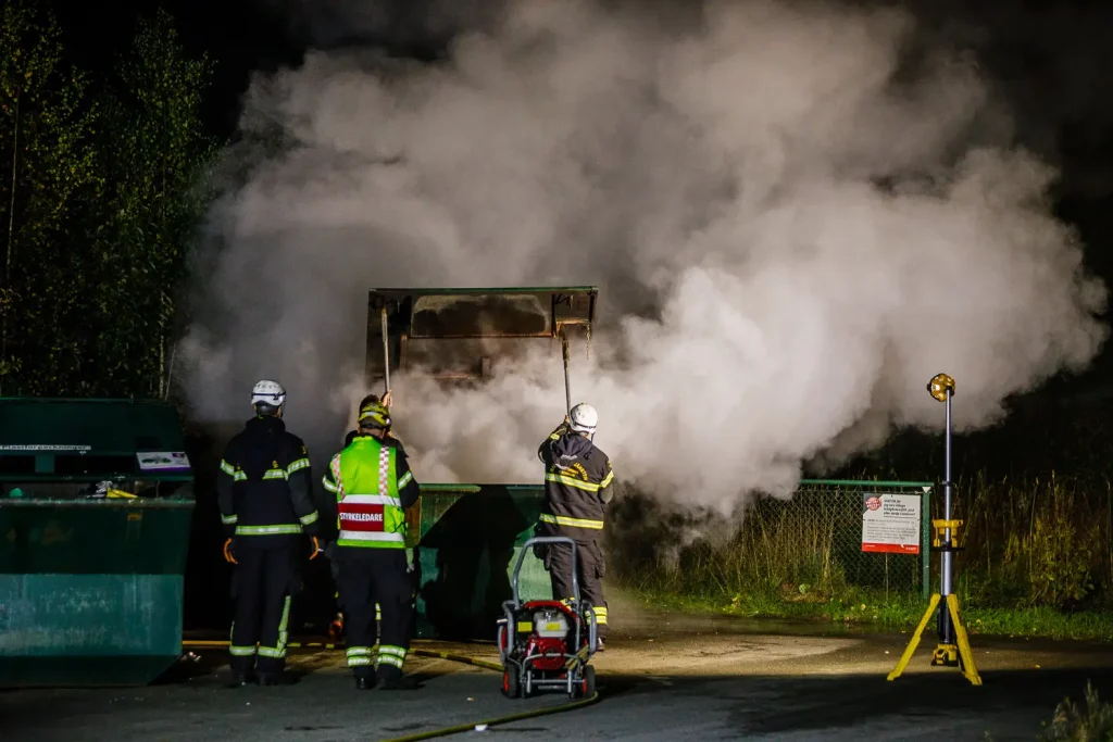 Brand i container vid Samset