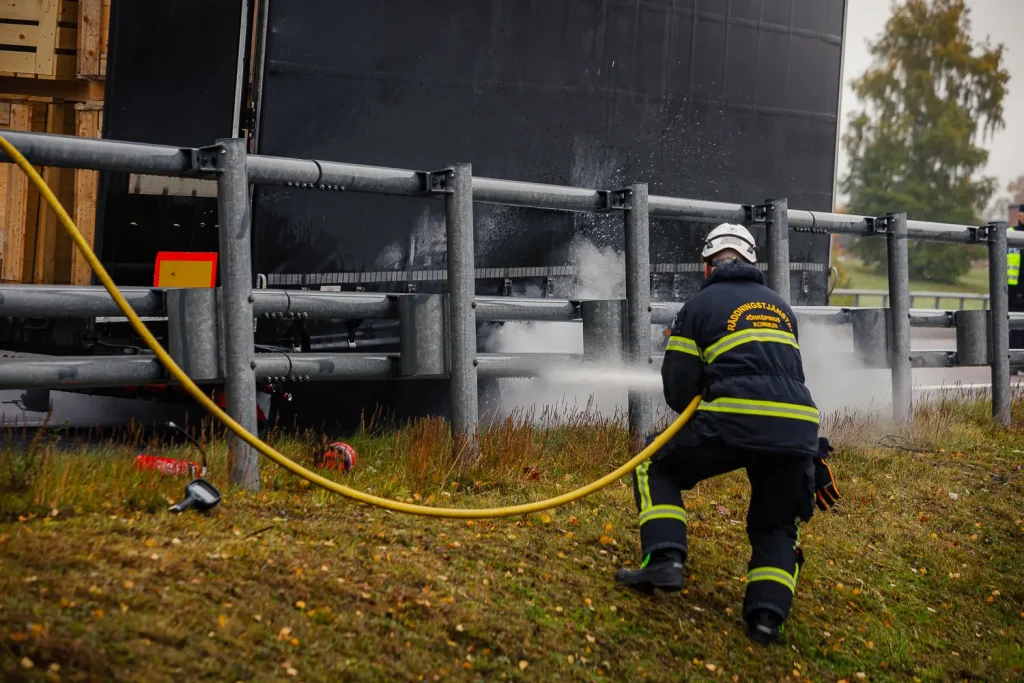 Rökutveckling från lastbil på E4