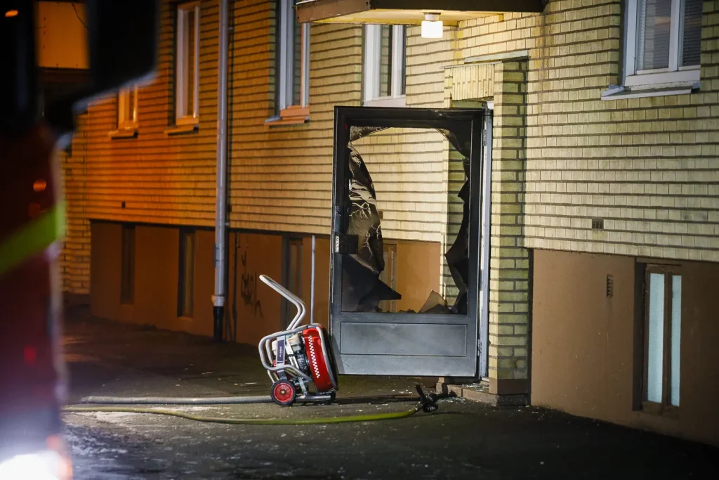 Explosion i trapphus på Liljeholmen