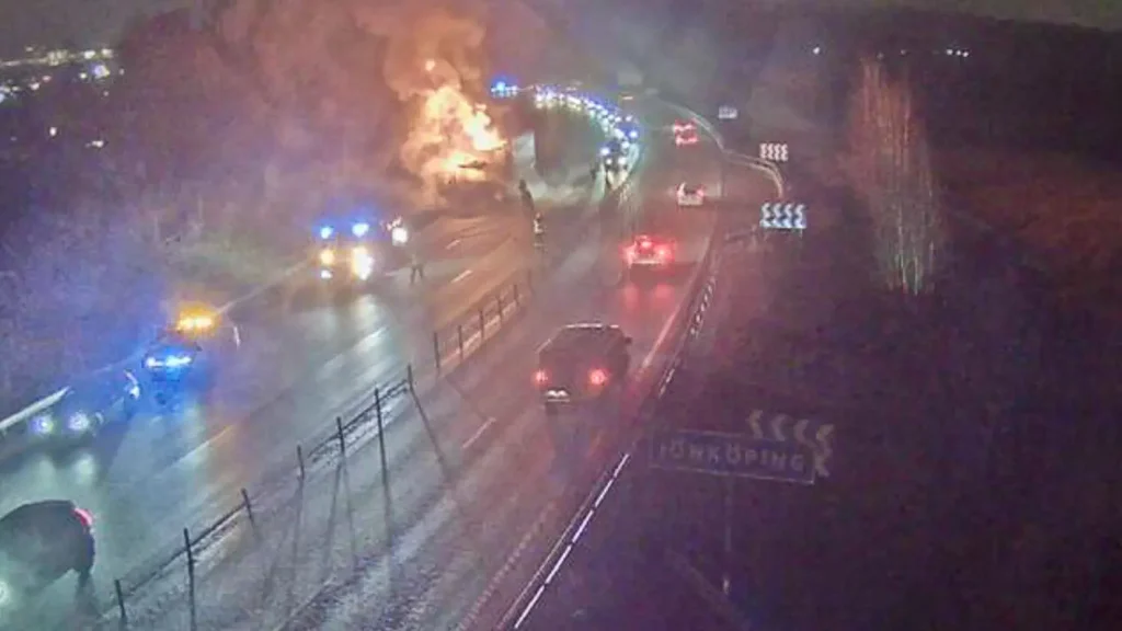 Lastbil i kraftig brand i Göteborgsbacken