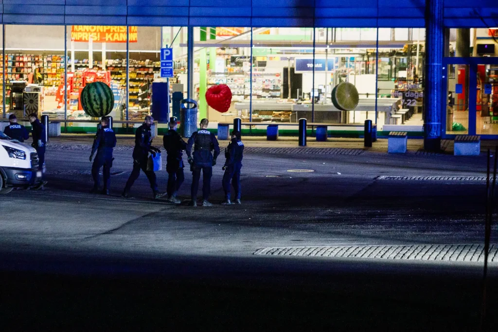 Larm om vapenliknande föremål - visade sig vara fyrverkerier