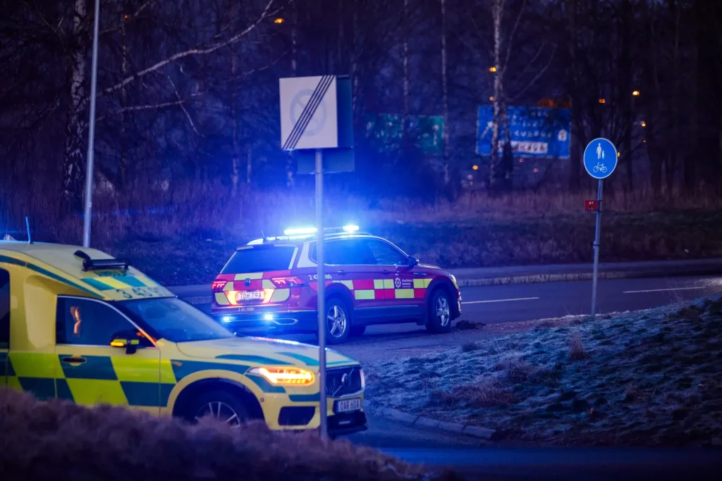 Äldre kvinna påkörd av bil på Birkagatan