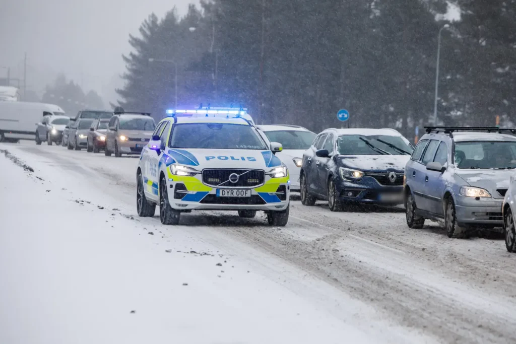 E4 stängdes av efter gasläcka från lastbil