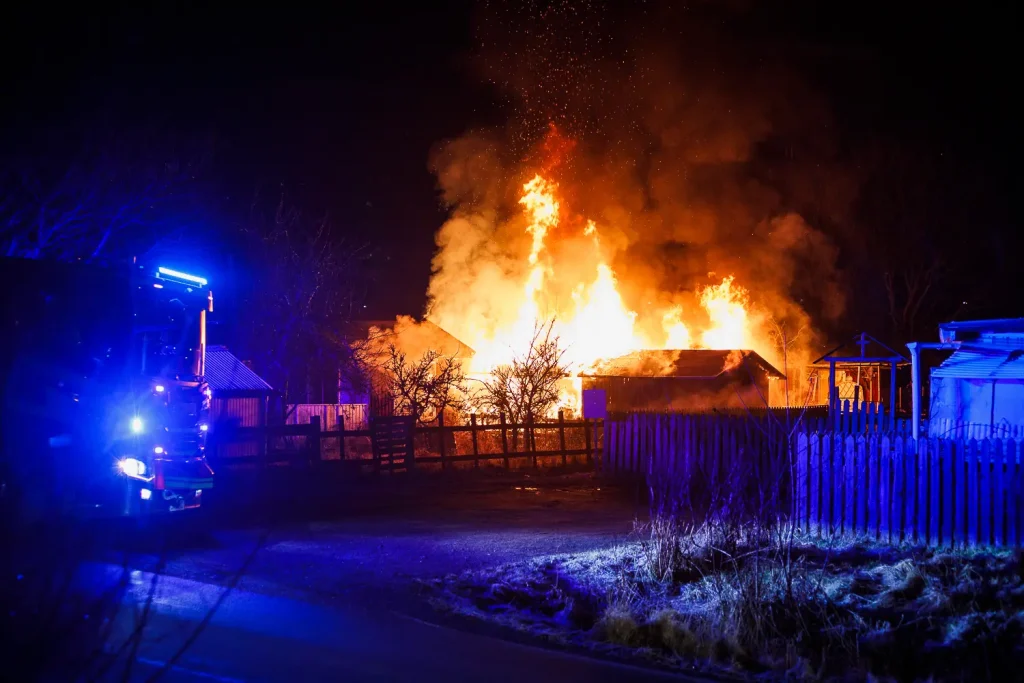 Kolonistuga i brand vid Österängen