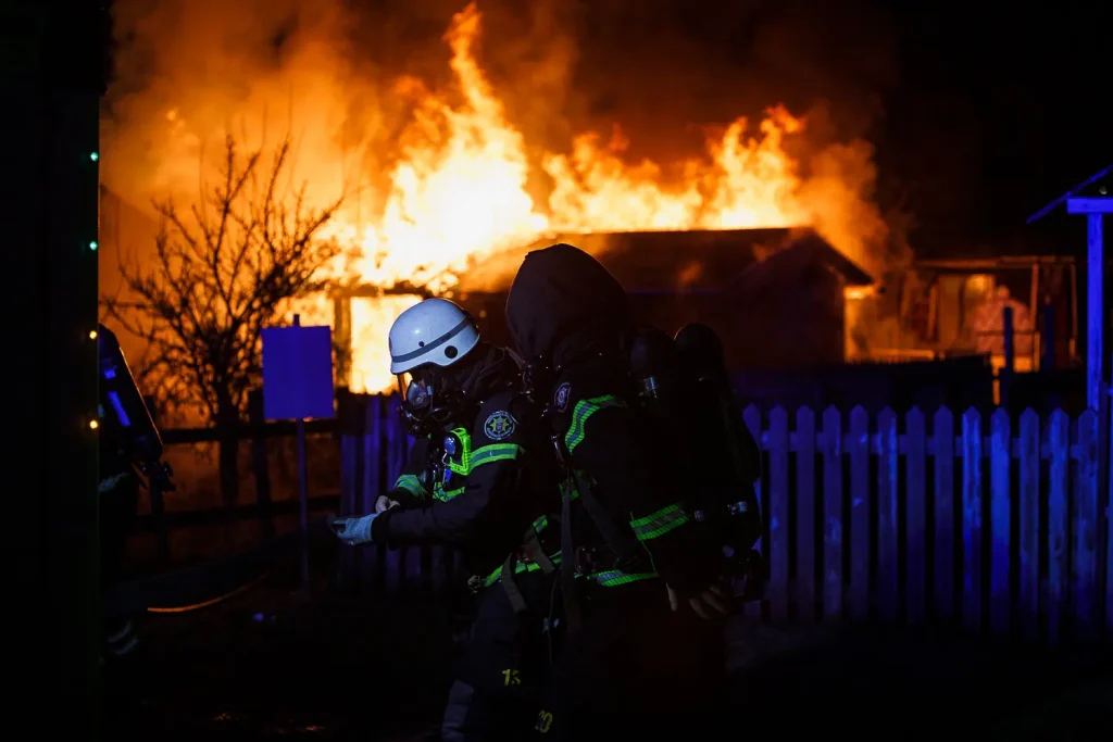 Kolonistuga i brand vid Österängen