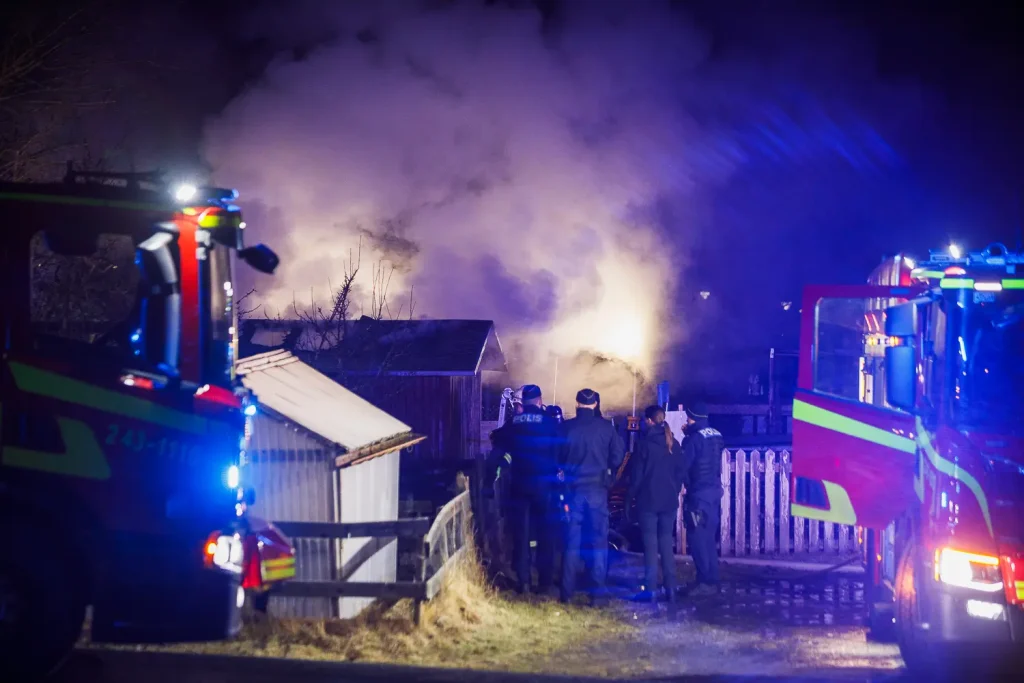 Kolonistuga i brand vid Österängen