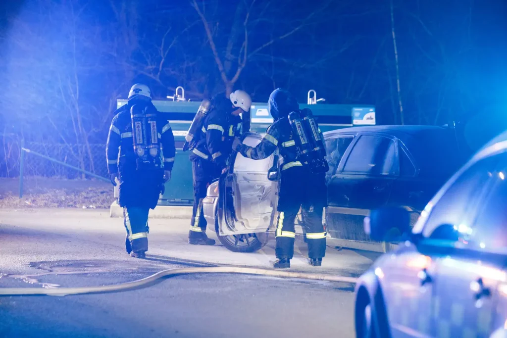 Räddningstjänst på plats vid bilbrand vid Ica Maxi i Jönköping