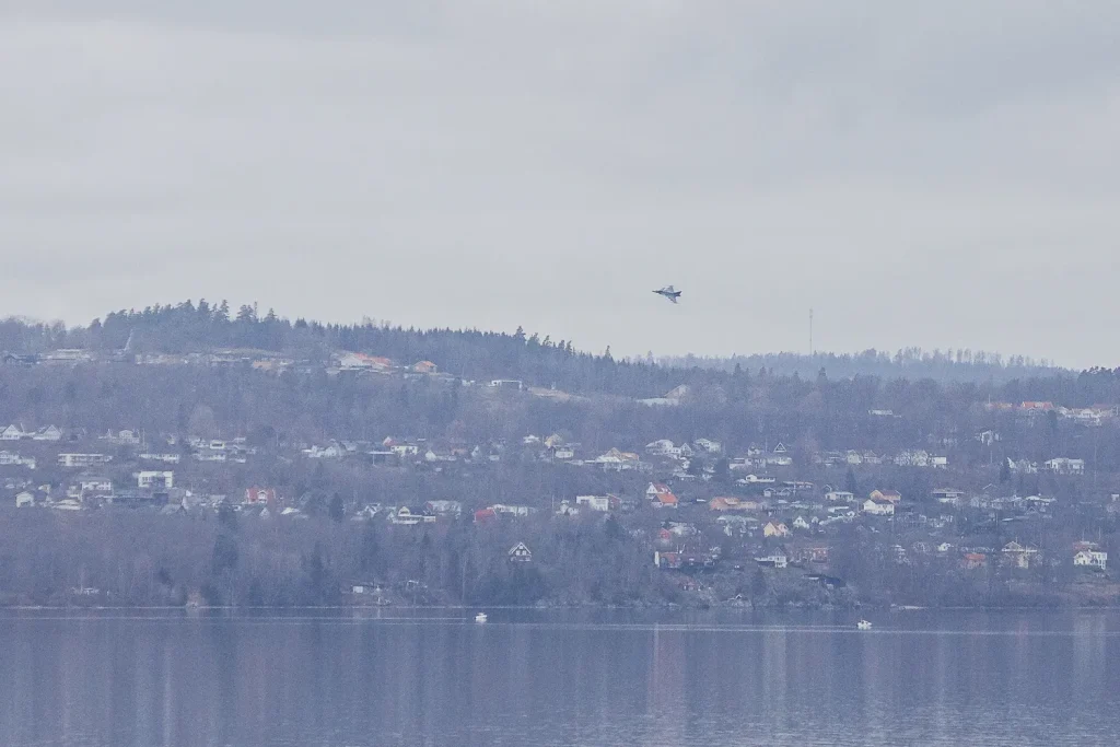 Flyguppvisning med JAS Gripen under Custom Motor Show i Jönköping