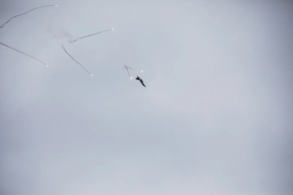Flyguppvisning med JAS Gripen under Custom Motor Show i Jönköping