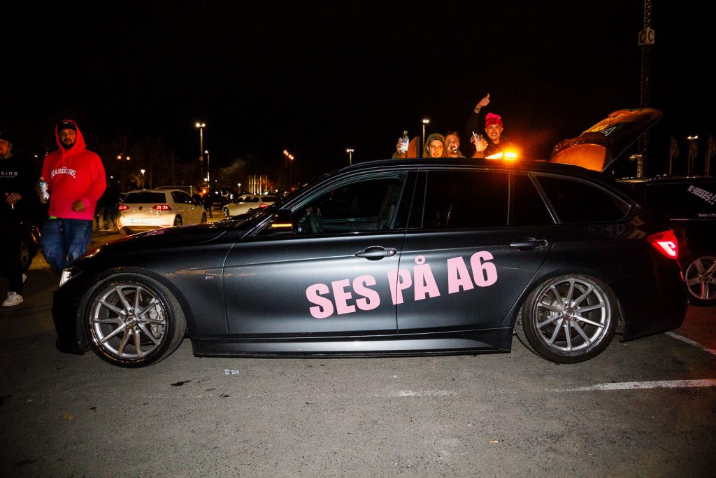 Motorträff på A6-parkeringen i Jönköping under långfredagen