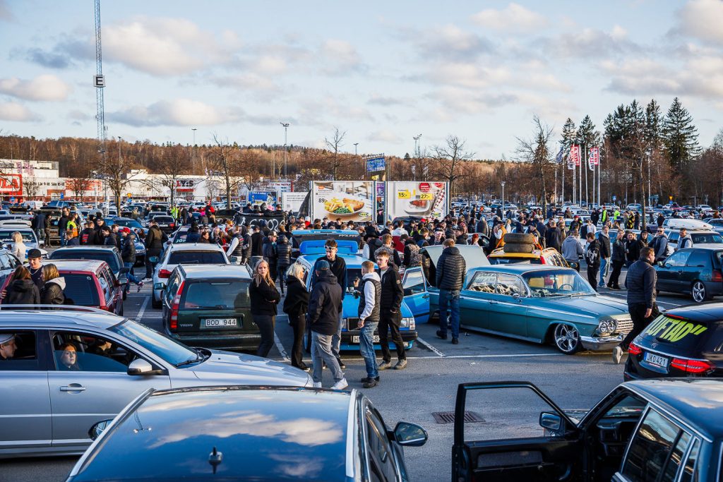 Tusentals personer samlades på Asecs-parkeringen i Jönköping