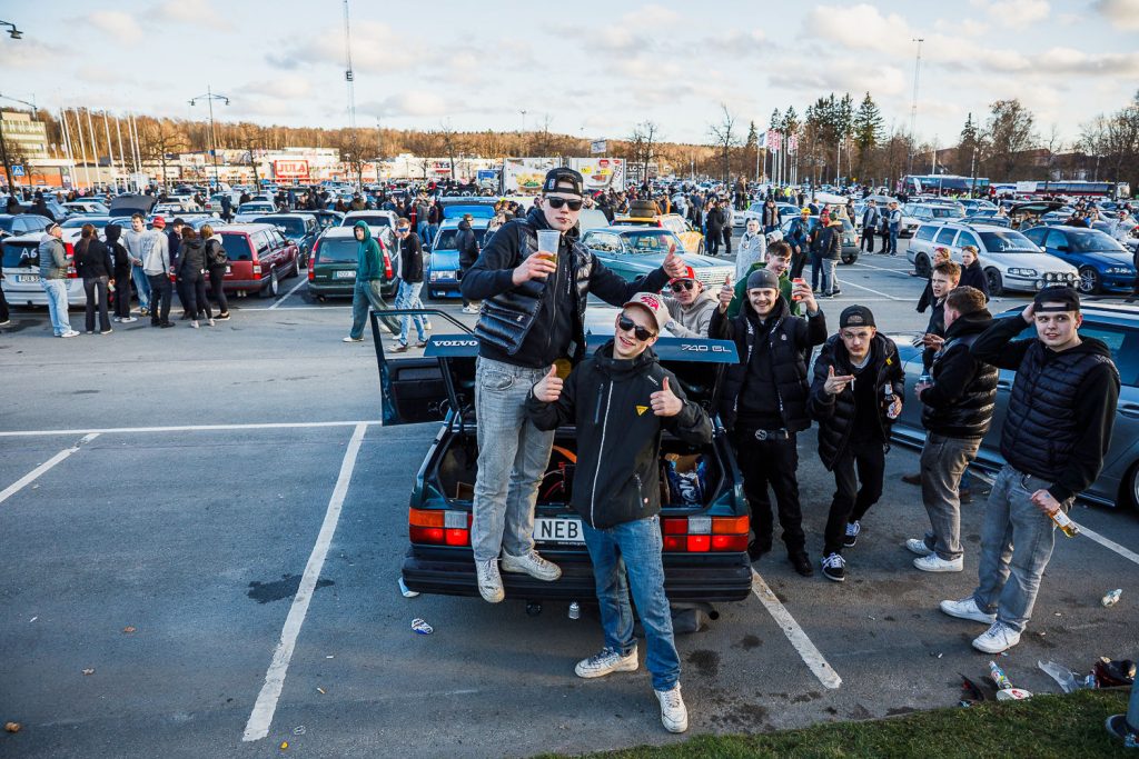 Tusentals personer samlades på Asecs-parkeringen i Jönköping