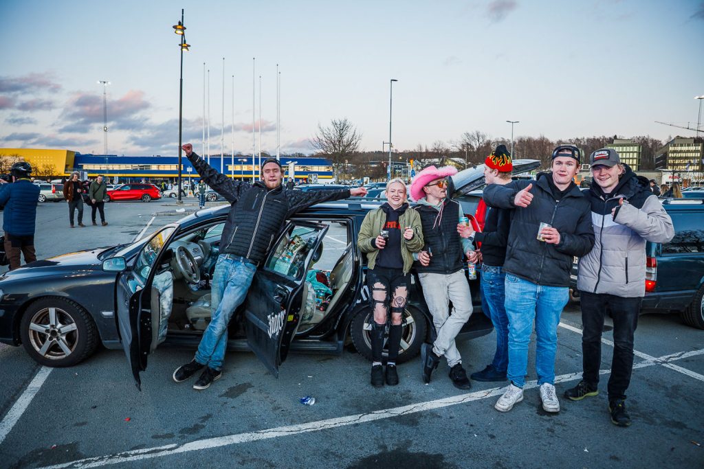 Tusentals personer samlades på Asecs-parkeringen i Jönköping