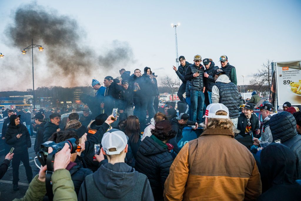Tusentals personer samlades på Asecs-parkeringen i Jönköping