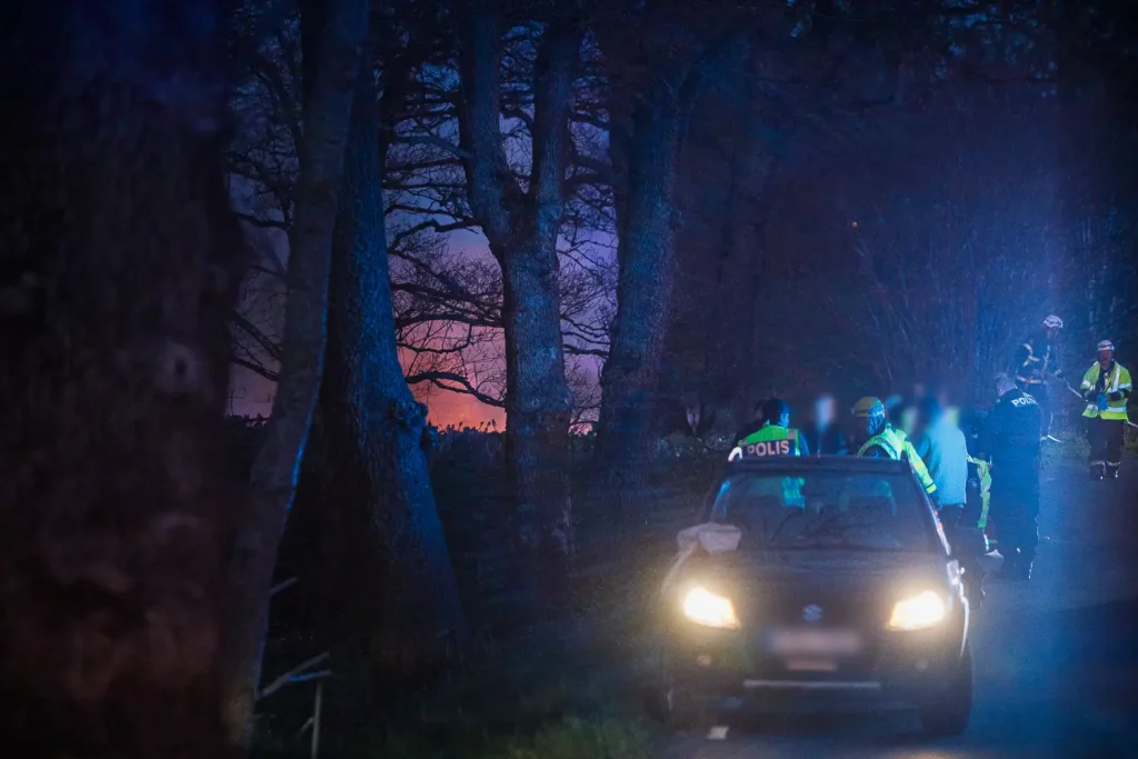 Trafikolycka vid Järstorp - bil i brand
