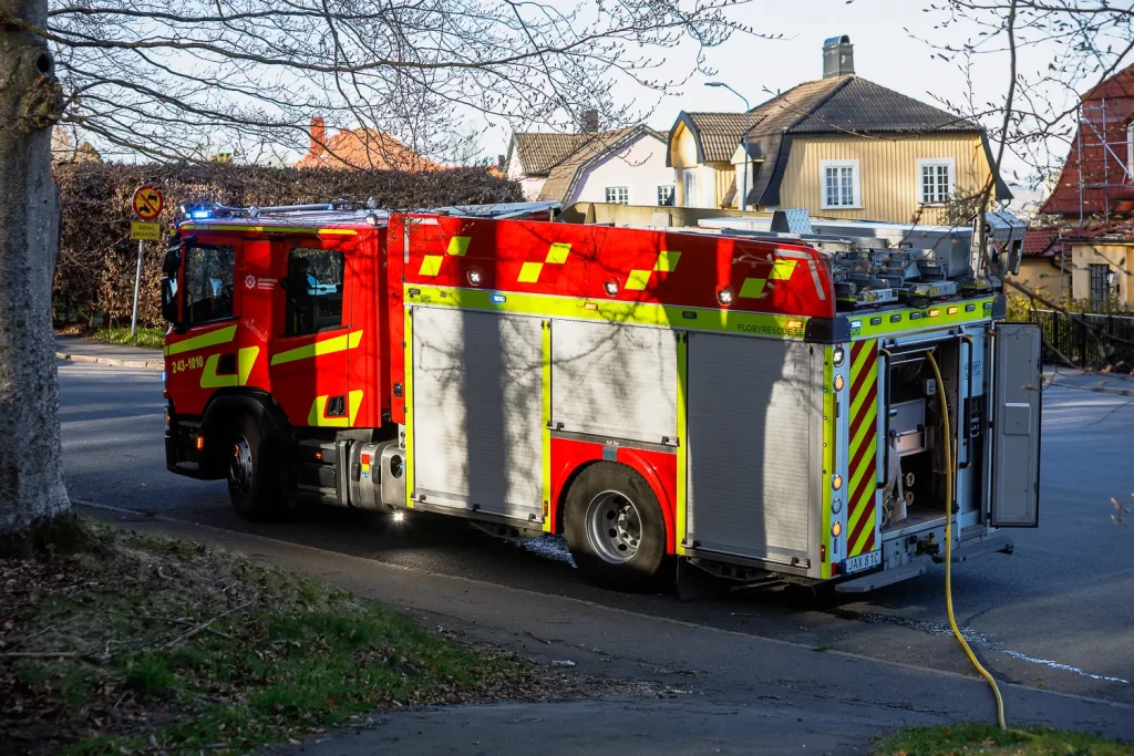 Brand i terräng nedanför Stadsparken