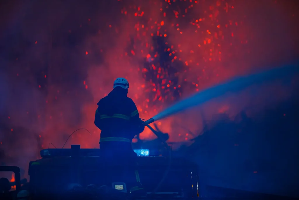 Rishög i full brand vid Skogskyrkogården