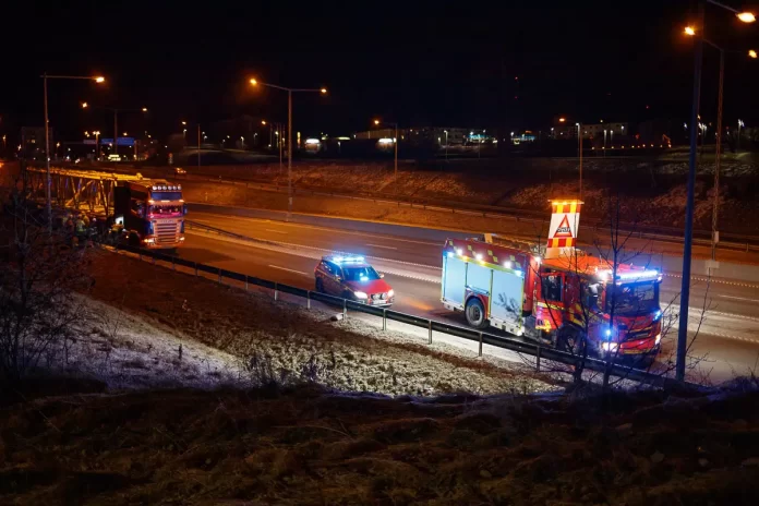 Larm om brand i lastbil